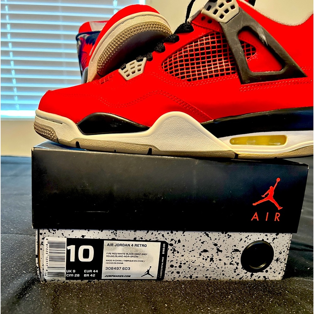 Jordan retro 4 Toro Bravo size 10